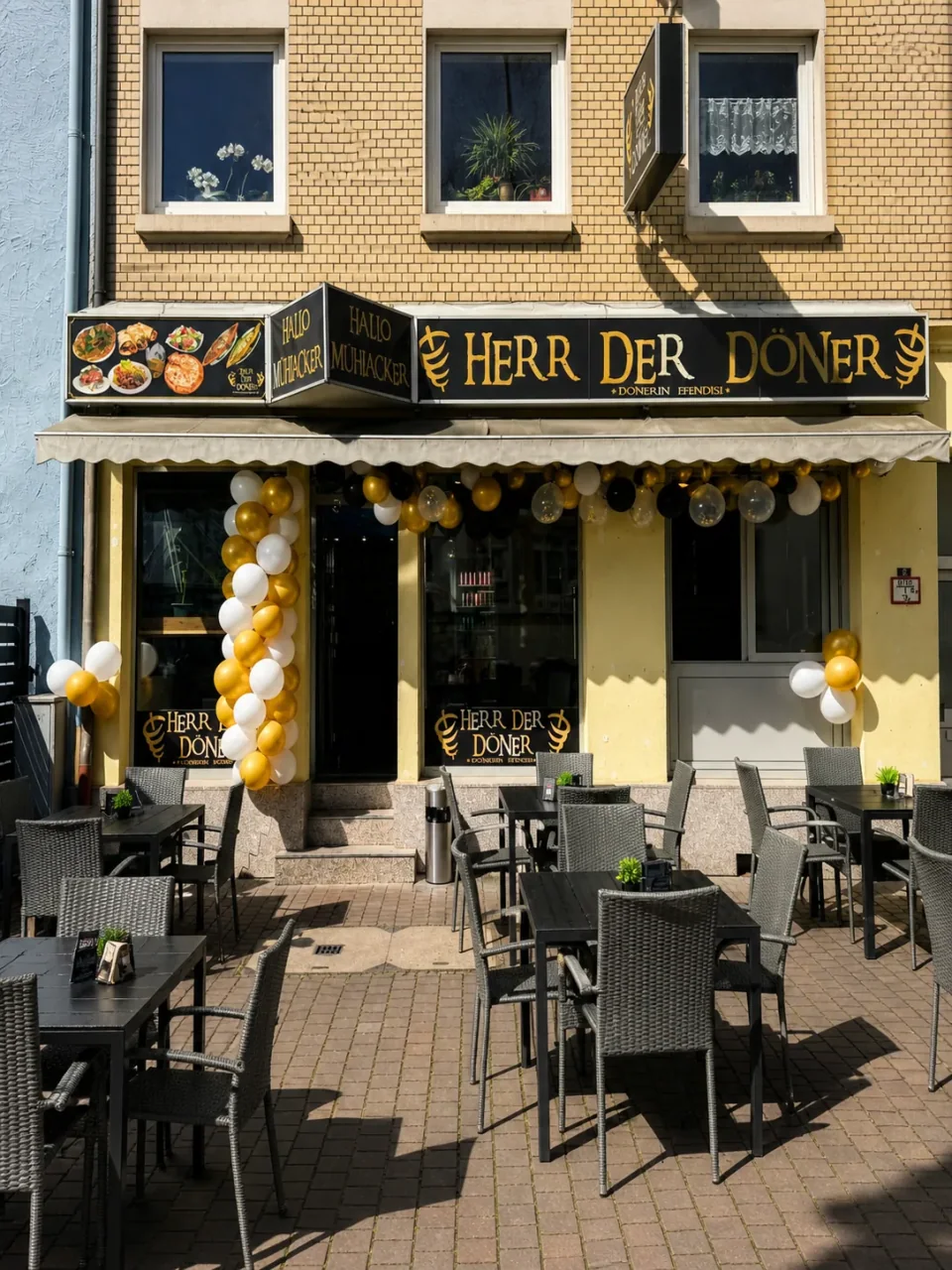 Eingang von Herr der Döner aus der Mühlacker Fußgängerzone fotografiert